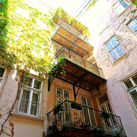 Apartment Judenplatz By Interhome Виена Екстериор снимка